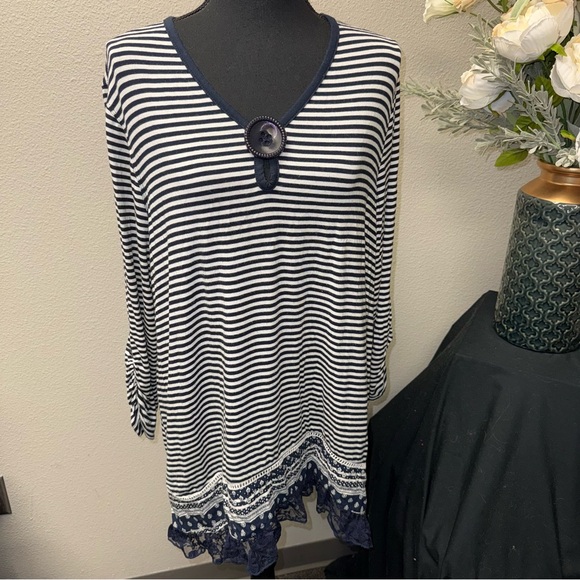 Ali Miles Tops - Ali Miles Navy Stripe Tunic Top XL Lace Hem Button Detail Rayon